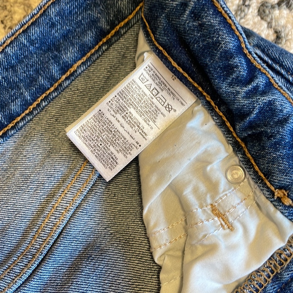 Old Navy O.G. Straight High Rise Jean Short - Picture 3 of 4